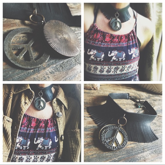 Peace Symbol Pendant Choker Necklace - Picture 11 of 12